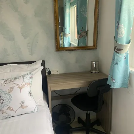 Enjoy Your Stay At Chorley Road Droitwich Room photo